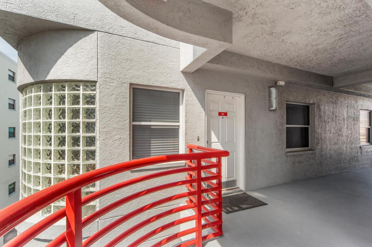301 Crimson Condos سانت بيتي بيتش المظهر الخارجي الصورة