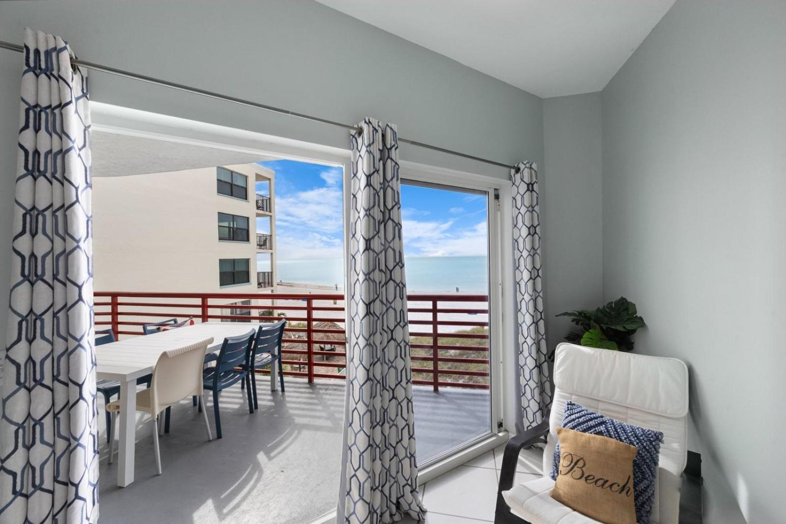 301 Crimson Condos سانت بيتي بيتش المظهر الخارجي الصورة