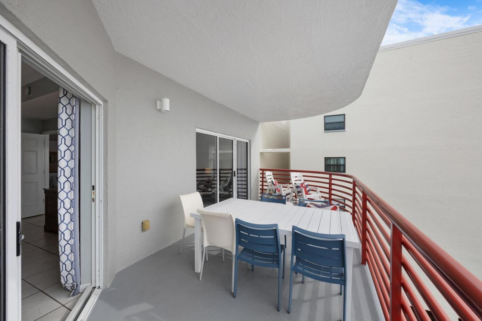 301 Crimson Condos سانت بيتي بيتش المظهر الخارجي الصورة