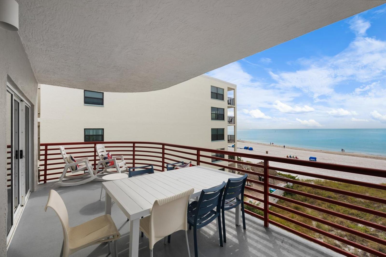 301 Crimson Condos سانت بيتي بيتش المظهر الخارجي الصورة